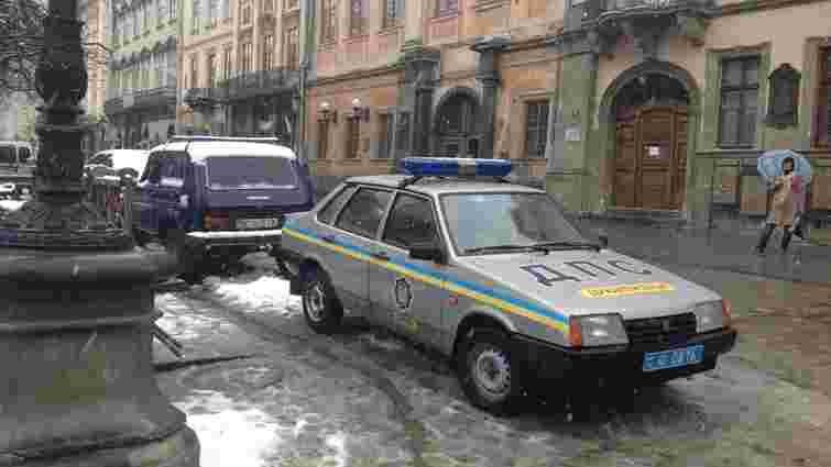 Незважаючи на ДПС, у центрі Львова неправильно паркують авто
