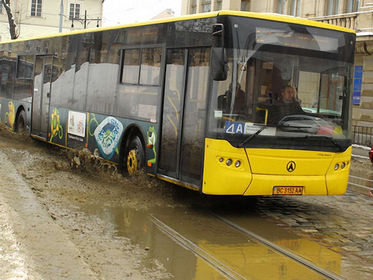 У Львові 7 автобусів ЛАЗ не виїжджають на маршрут через поломки