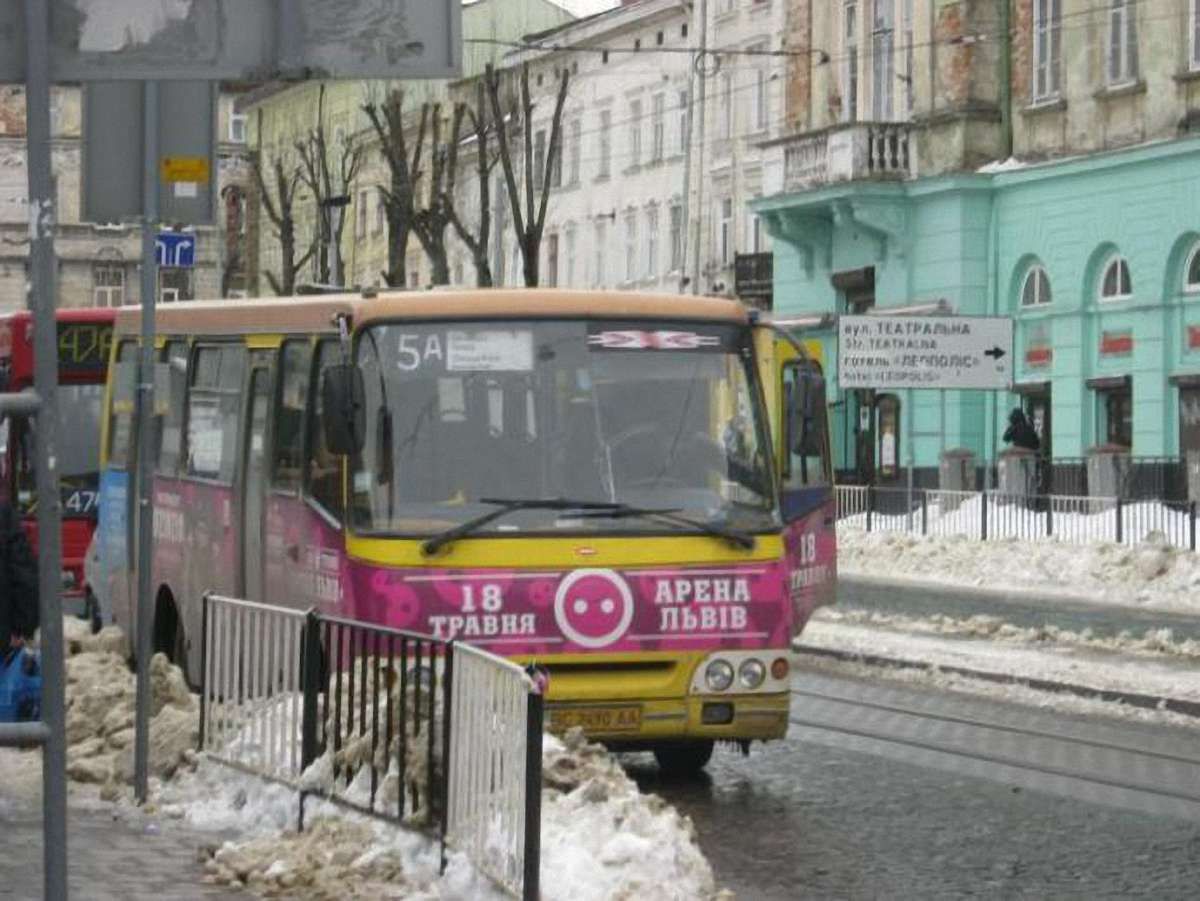 Садовий обіцяє повернути великі автобуси на маршрути 5а, 6а та 46
