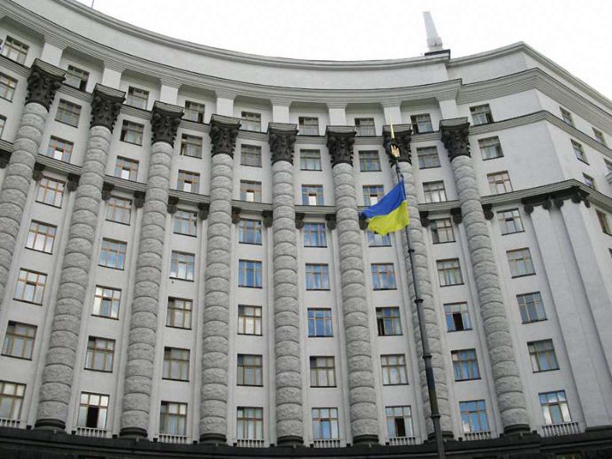Уряду Азарова висловили недовіру 4 парламентські комітети