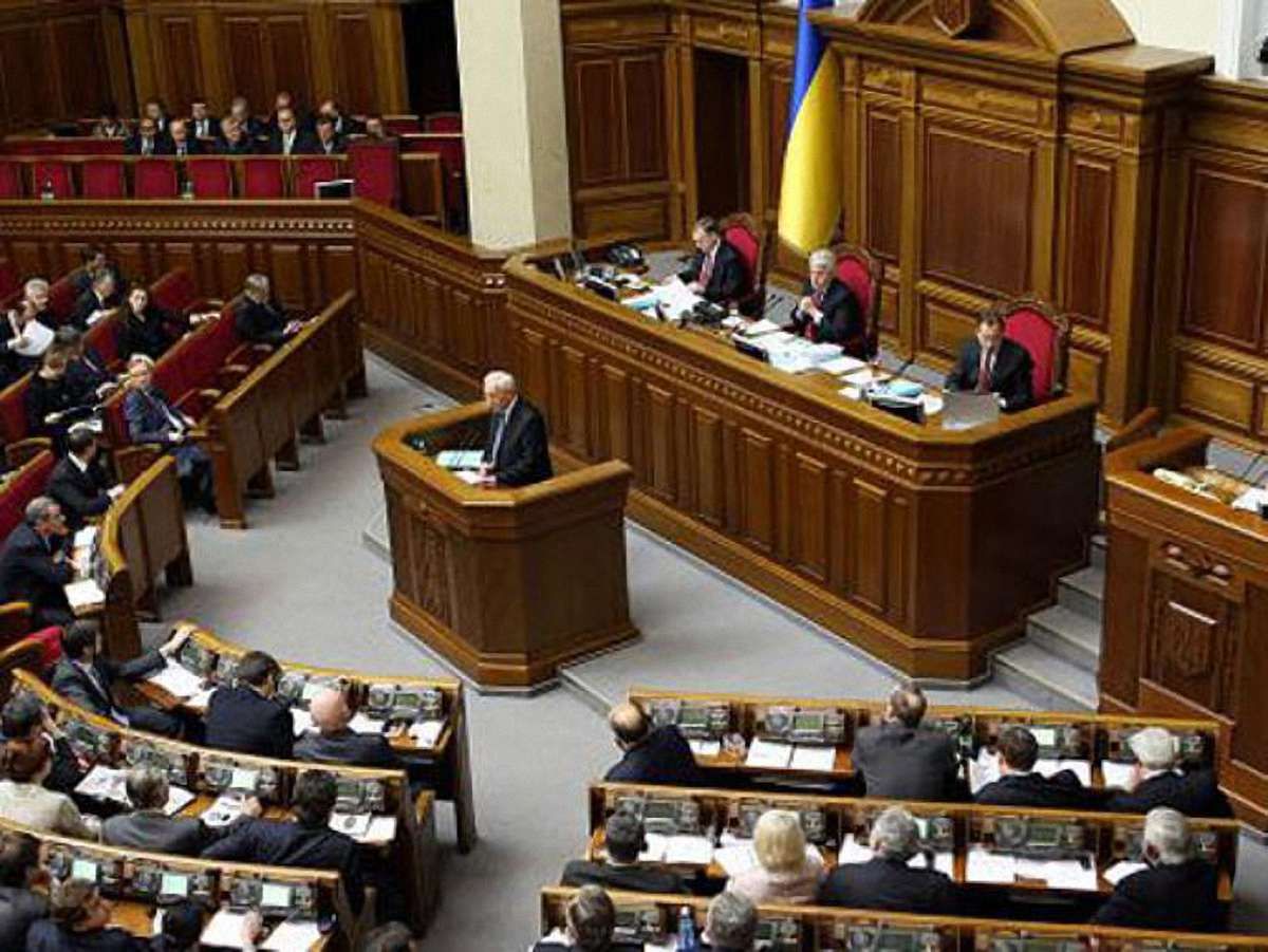 Уряду Азарова висловили недовіру 7 комітетів Ради 