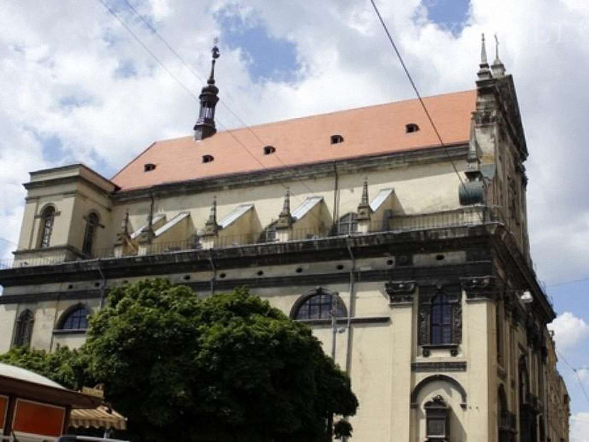 «Равлик» вивчає проект угоди щодо приміщення в костелі Єзуїтів