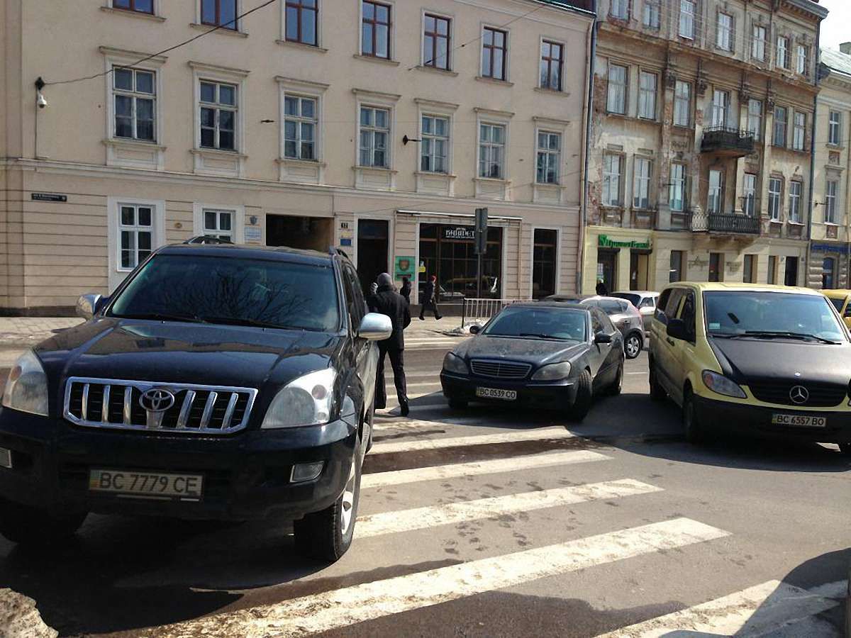 Шемчук: Від завтра ДАІ чергуватиме біля скверу під Львівською ОДА