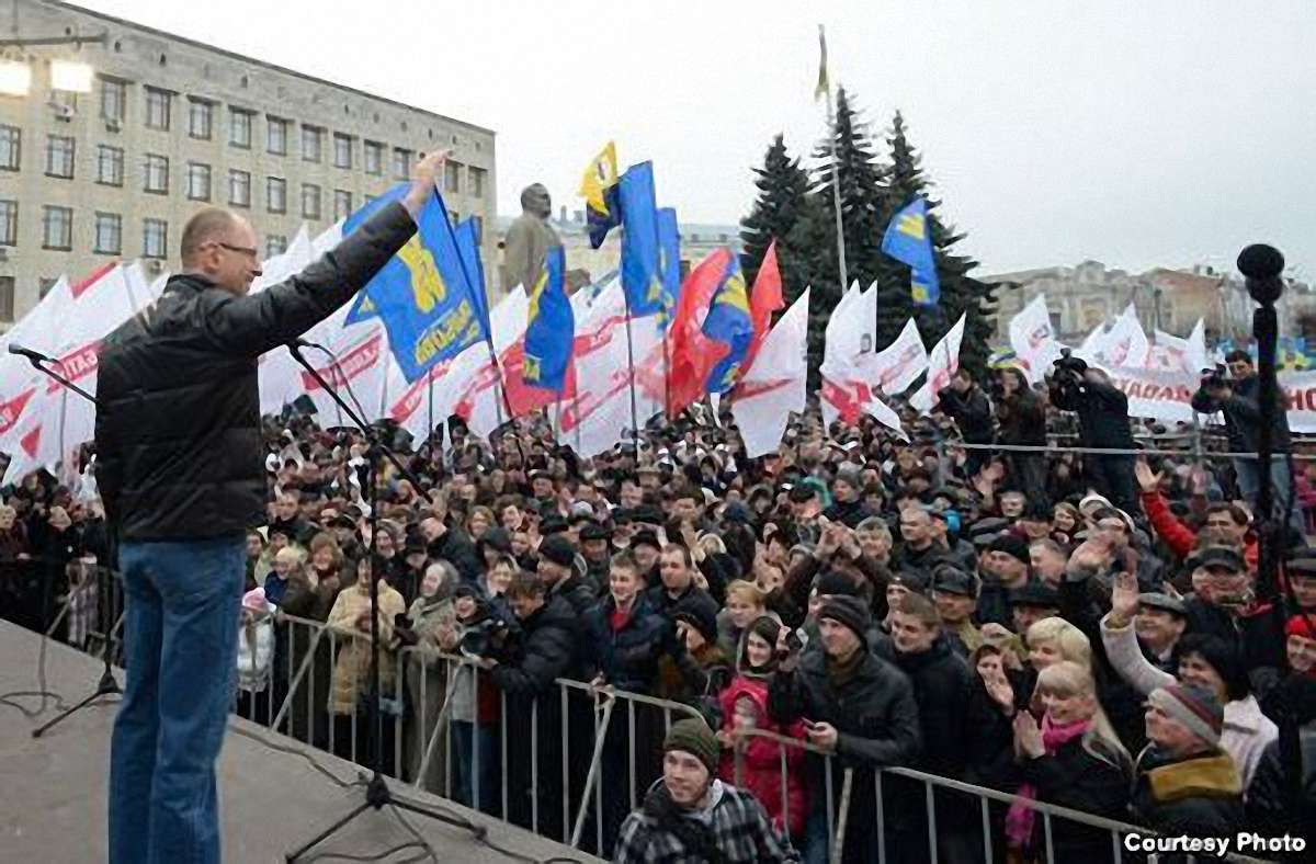 На акцію опозиції в Житомирі прийшли 5 тисяч осіб. Міліція нарахувала вдвічі менше