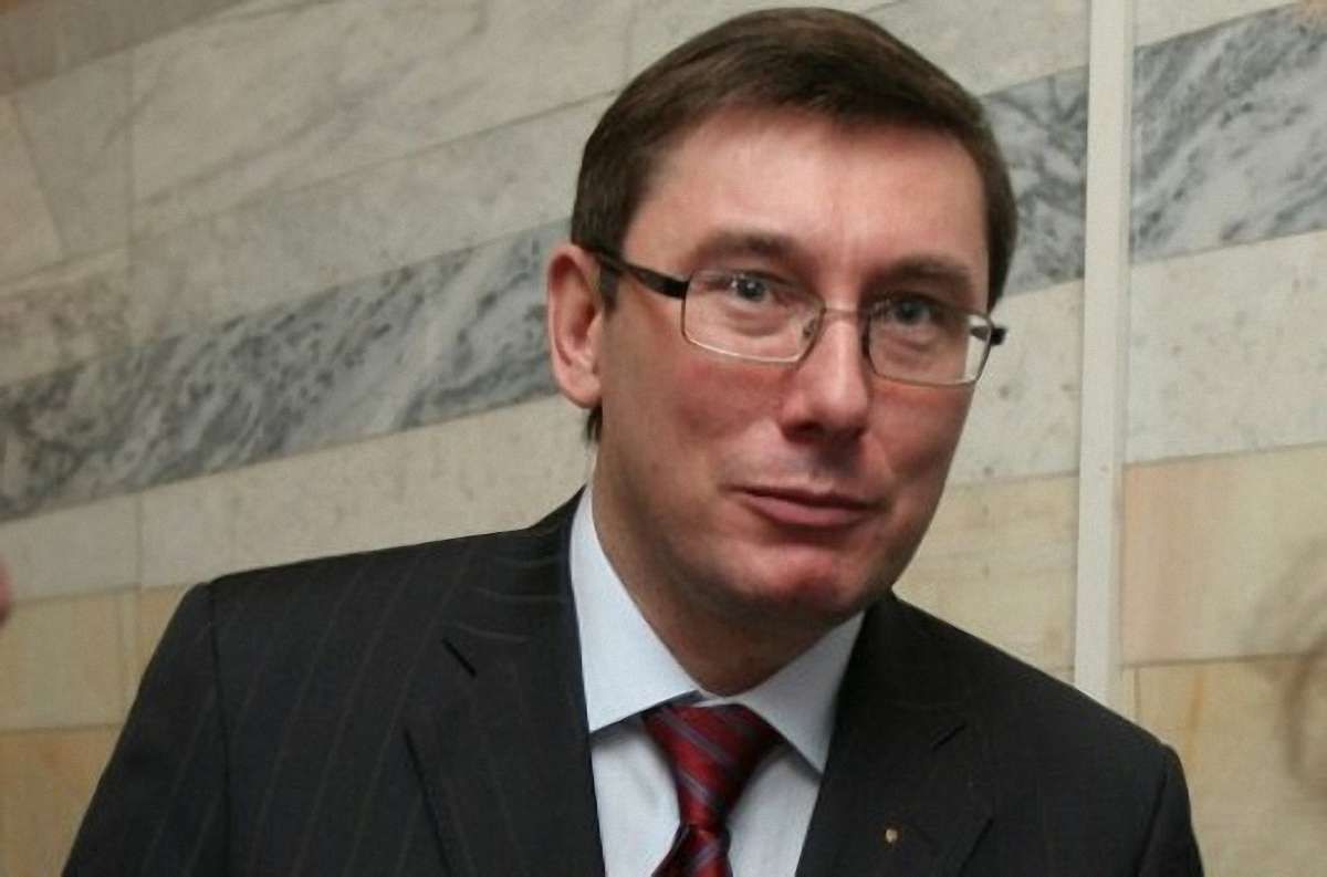 Янукович помилував Луценка