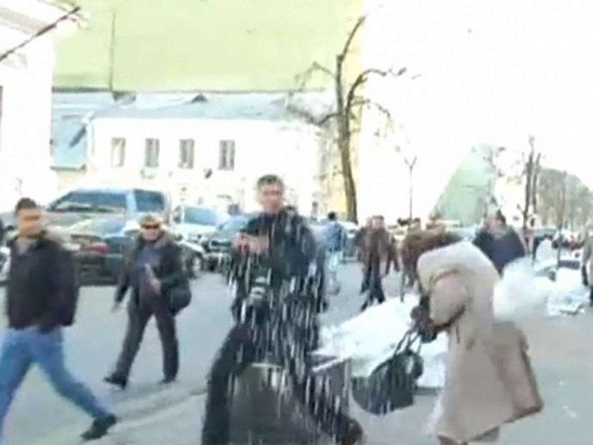 За кидання сніжками в депутаток відповість організатор мітингу