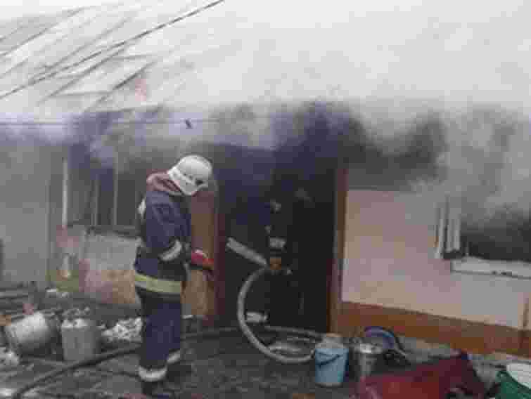 На Львівщині горів дерев’яний будинок: загинула 83-річна жінка