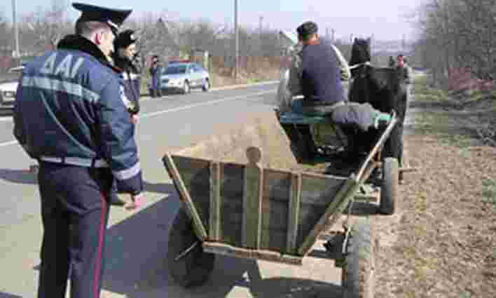 На Львівщині мікроавтобус в’їхав у віз: травмовано двох людей