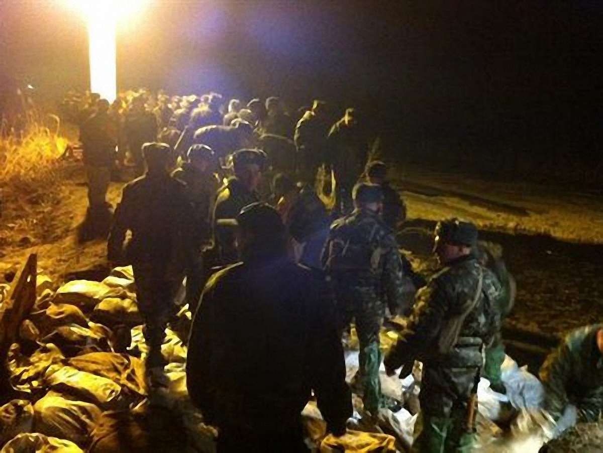 Під Києвом на станції аерації прорвало дамбу