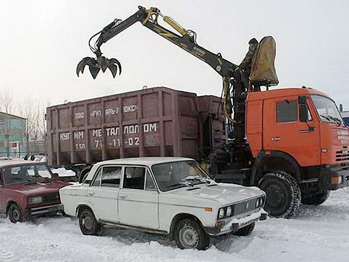 В Азарова розробляють програму щодо заміни старих авто на нові
