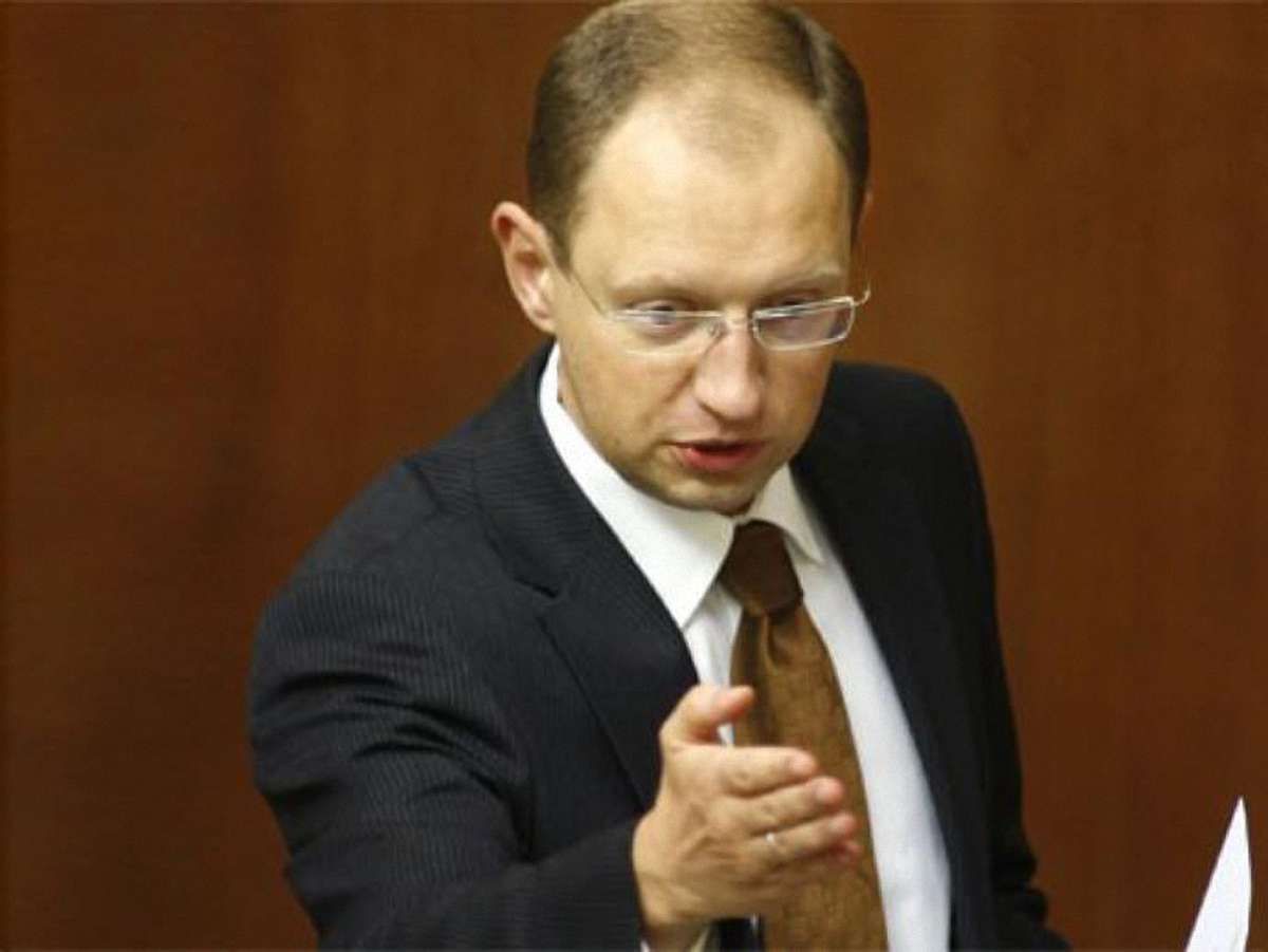 Яценюка допитали у справі про втручання у роботу міліції