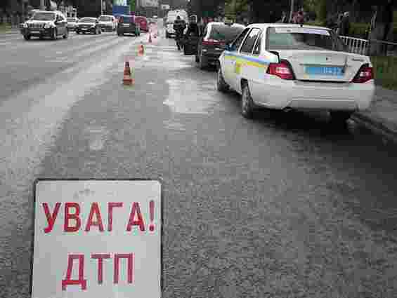 У Львові водій легковика збив пішохода
