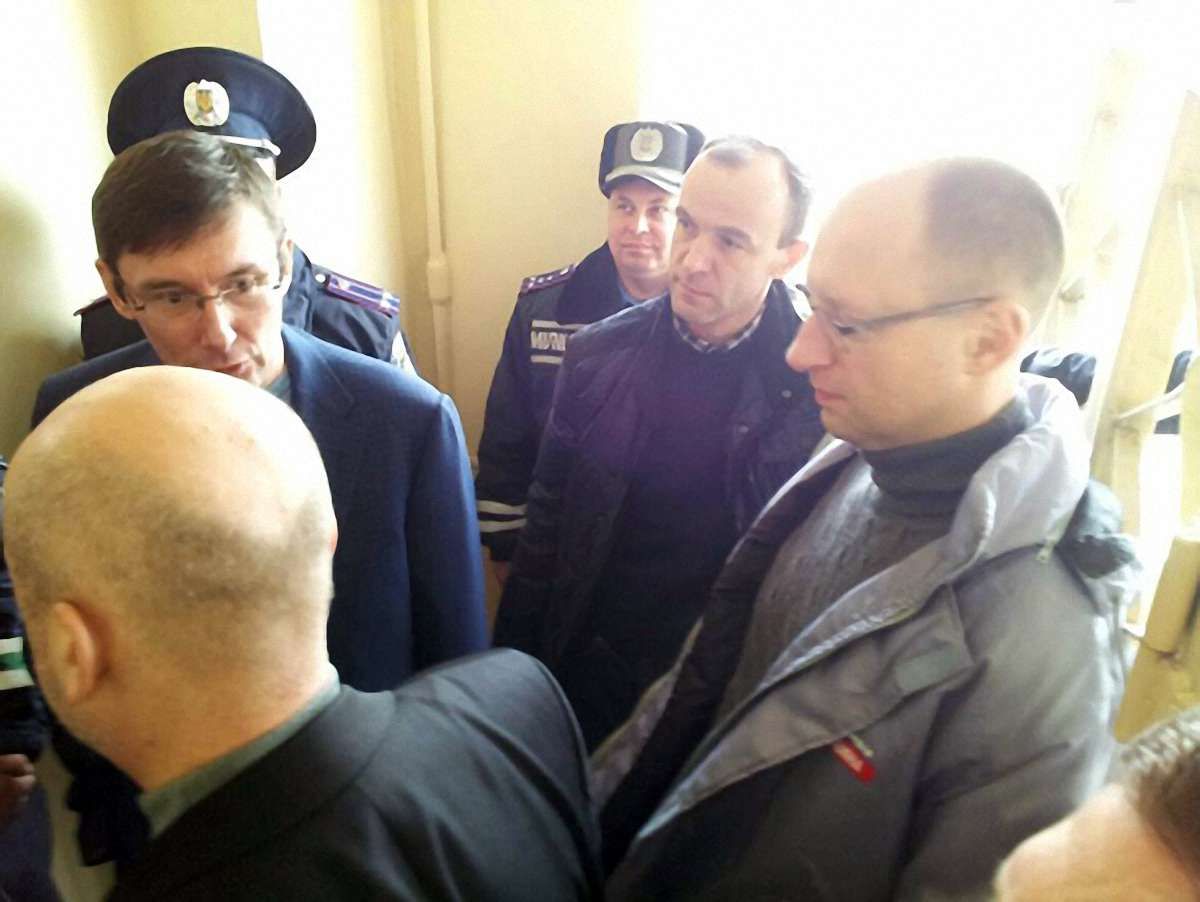 Тюремники: Тимошенко сама відмовляється від зустрічі