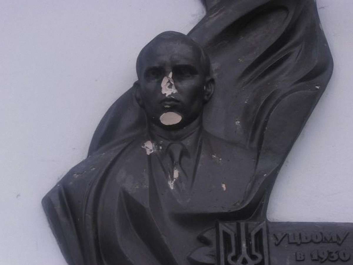 Міліція шукає, хто пошкодив пам’ятники діячам УПА. Фоторобот