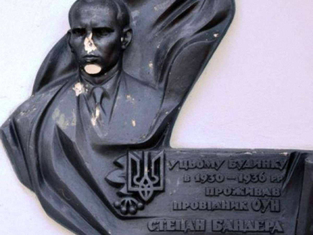 Через вандалізм на Прикарпатті проведуть облік пам’яток національним героям