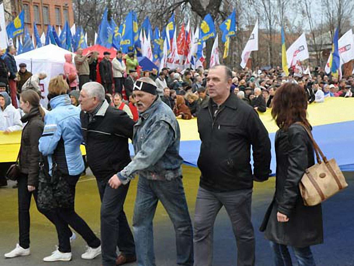 МВС: У Полтаві на мітинг опозиції прийшло 2 тисячі осіб