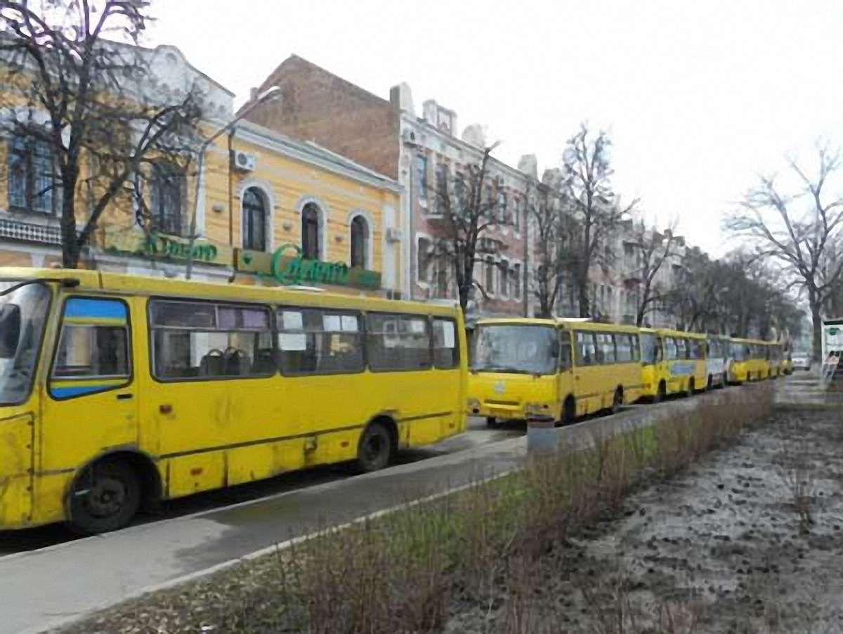 Опозиція блокувала автобусами вулиці Полтави, - міськрада