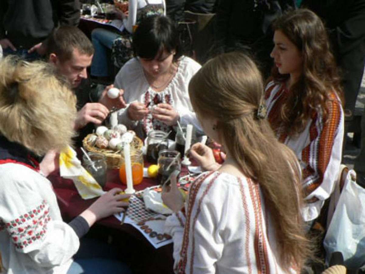 Львівські родини закликають прийняти на Пасху студентів з України