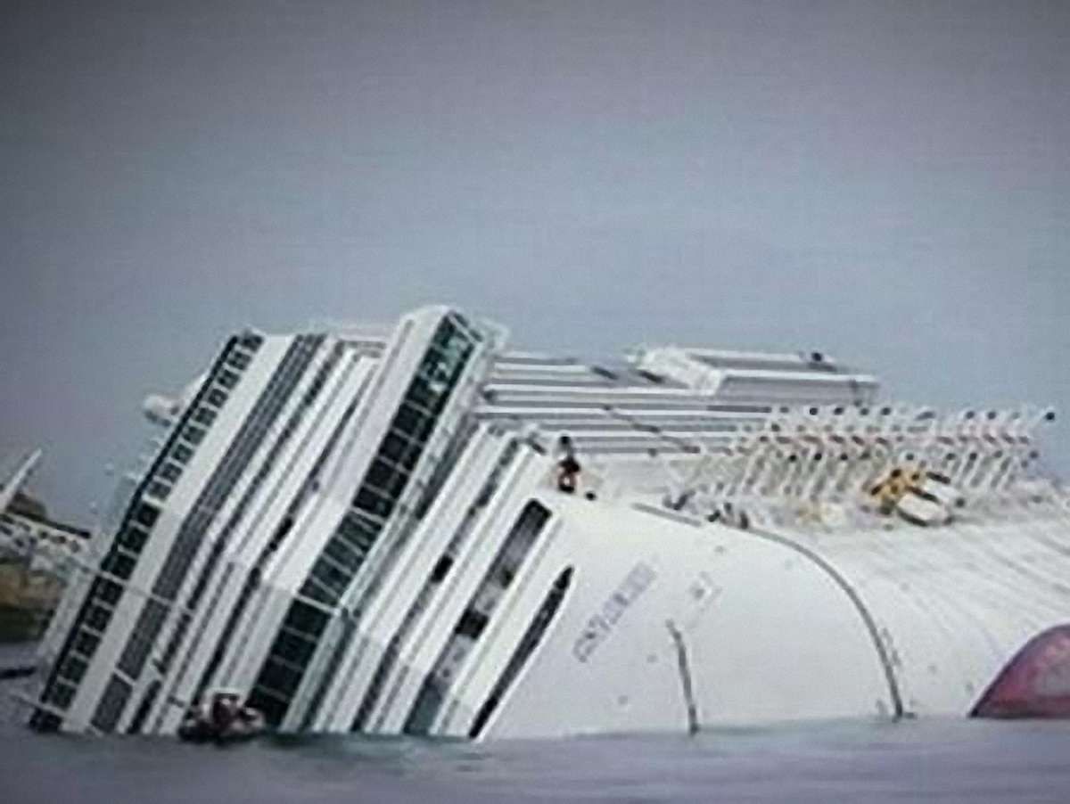 Італія вимагає від власників лайнера Costa Concordia €37 млн