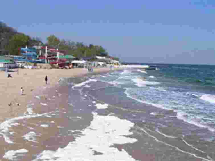 Азарову поскаржилися на забудову громадських пляжів Одеси