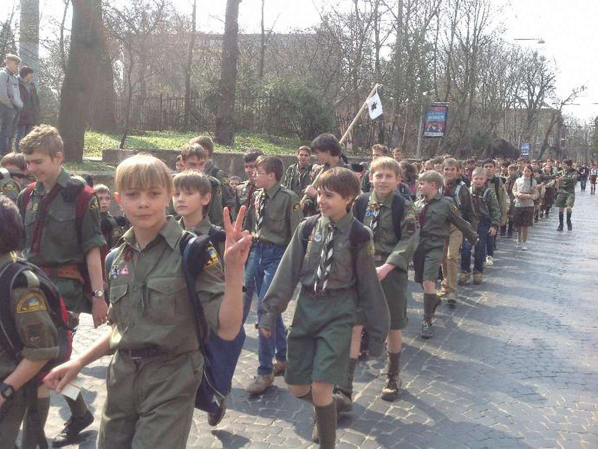 Сотні пластунів пройшли з барабанами та піснями вулицями Львова