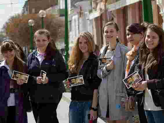 Школярам Сум подарують книги львівських видавництв