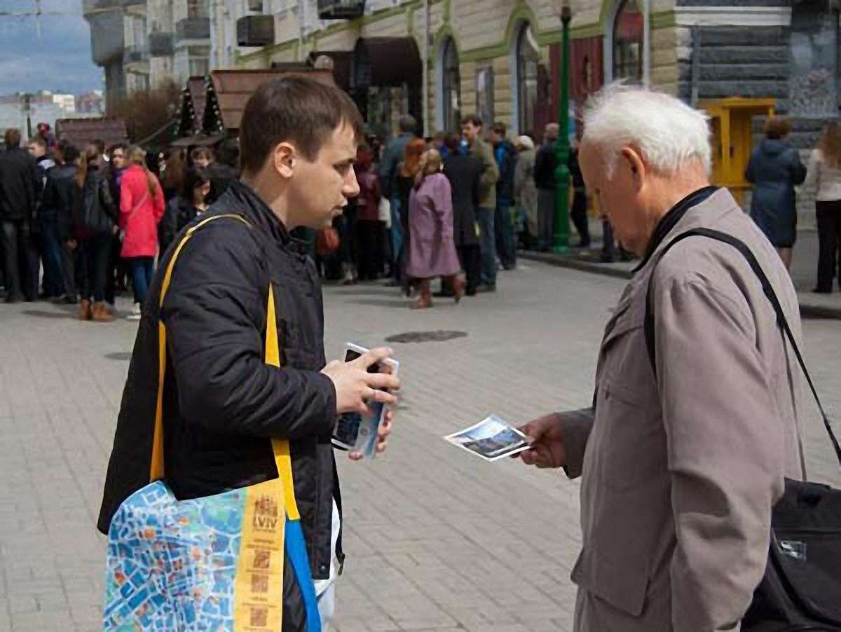 У Сумах роздали 6 тис. листівок «Зустрінемось у Львові»