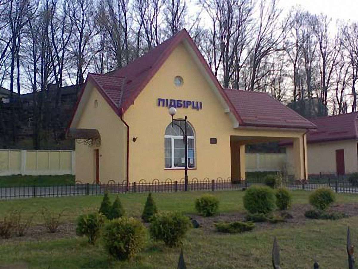 На Львівщині між коліями знайшли тіло недоношеного немовляти
