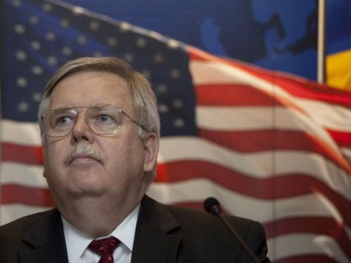 Посол США радить українцям йти до депутатів, а не на демонстрації