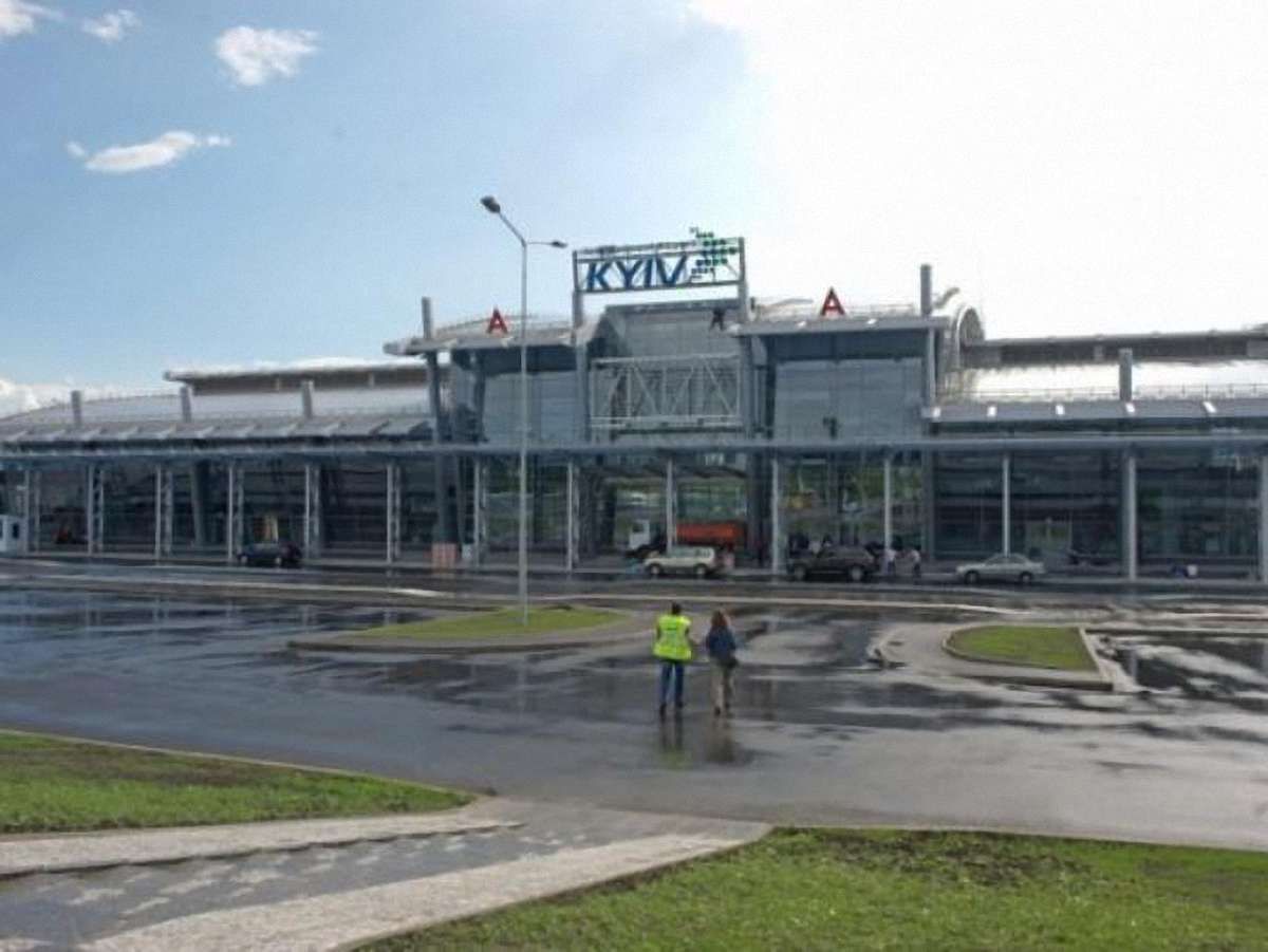 Вибухівку шукають також в аеропорту "Київ"