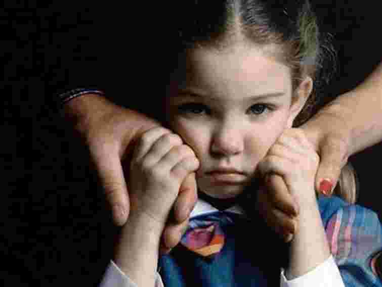 У Львові опікун позбавила житла неповнолітню сироту 