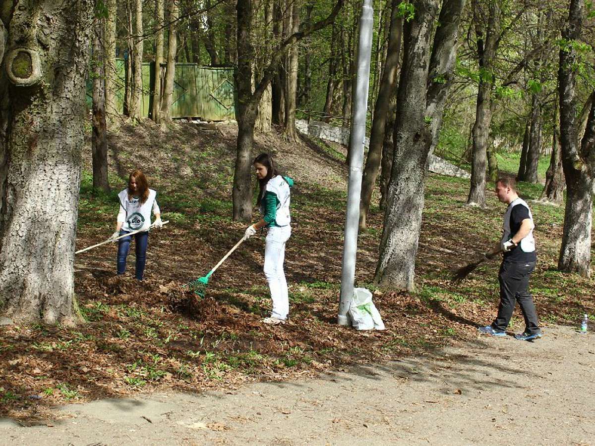 У львівському Парку культури відбувся «Екосуботник»