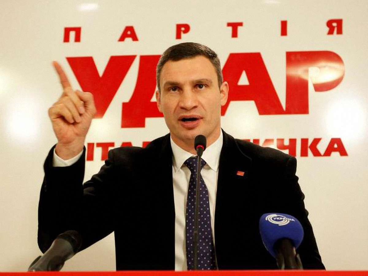 Кличко закликає "свободівців" не руйнувати радянські пам'ятники