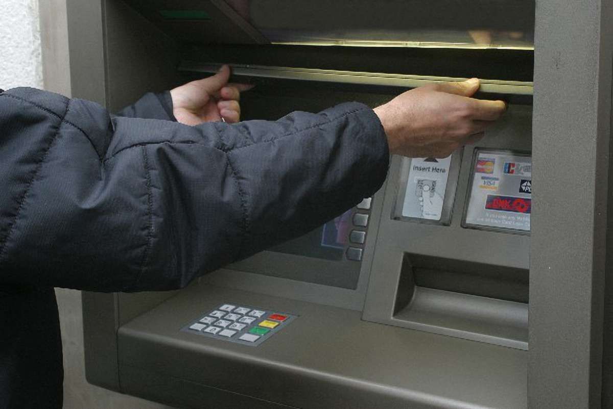 Торік в Україні грабіжники викрали з банкоматів 11 мільйонів