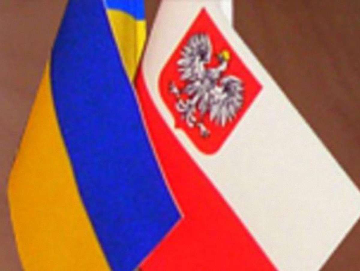 Облрада Прикарпаття вимагає від МЗС звернутися з нотою протесту до уряду РП