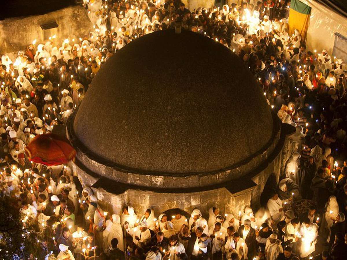 У Храмі Гробу Господнього в Єрусалимі зійшов Благодатний вогонь