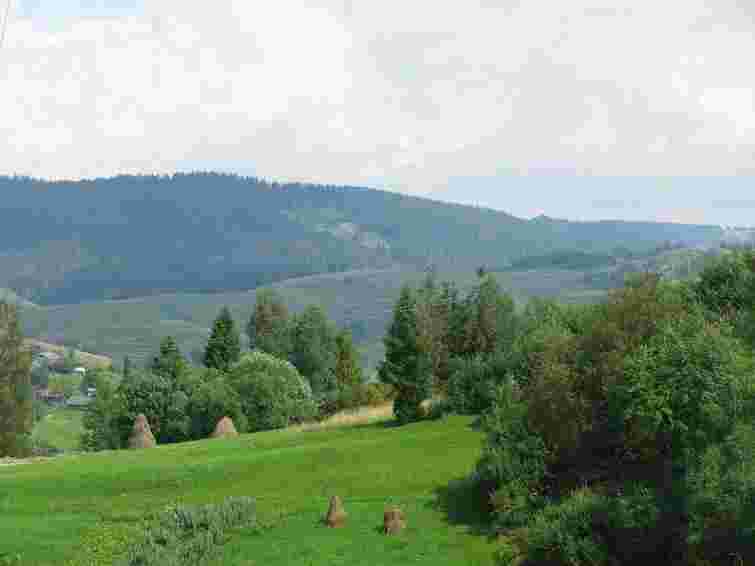 Зниклого туриста з Білорусі другий день шукають у Карпатах