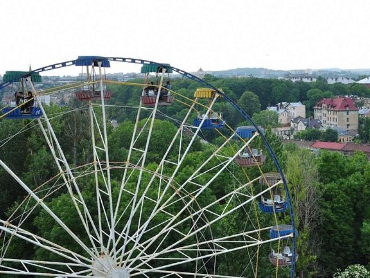 Колесо огляду у львівському Парку культури планують підсвітити