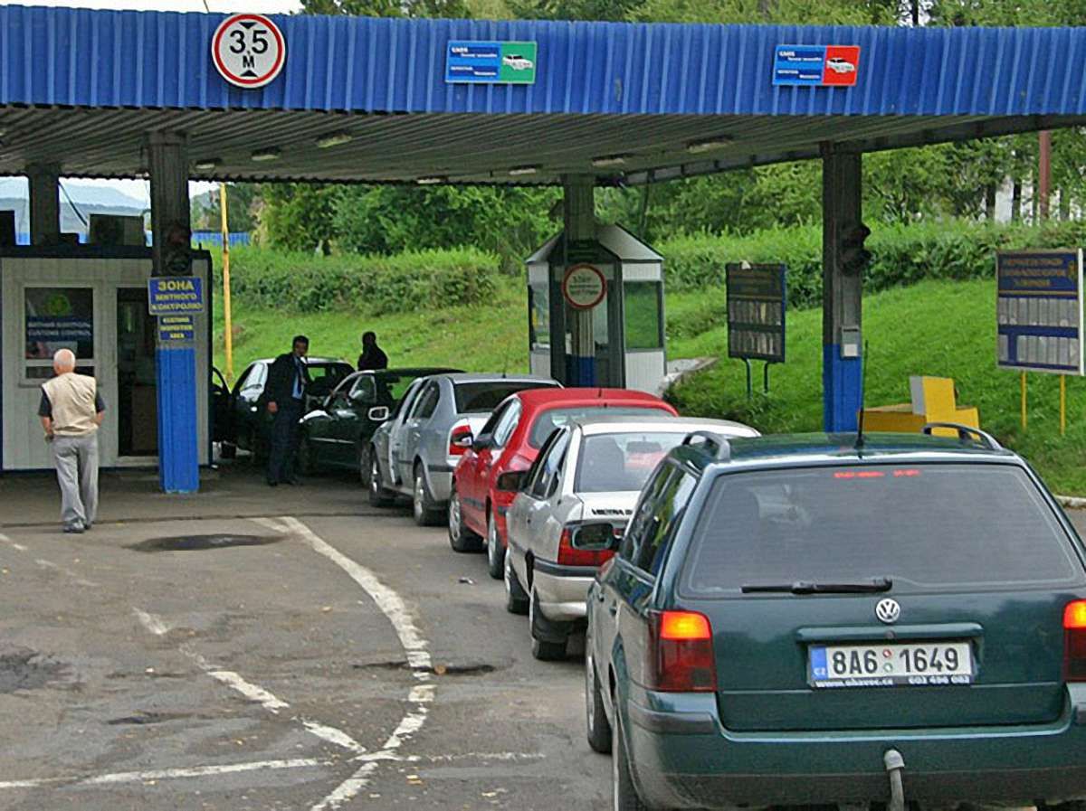 За сім вихідних на Львівщині хотіли перевезти контрабанди на 6 млн грн