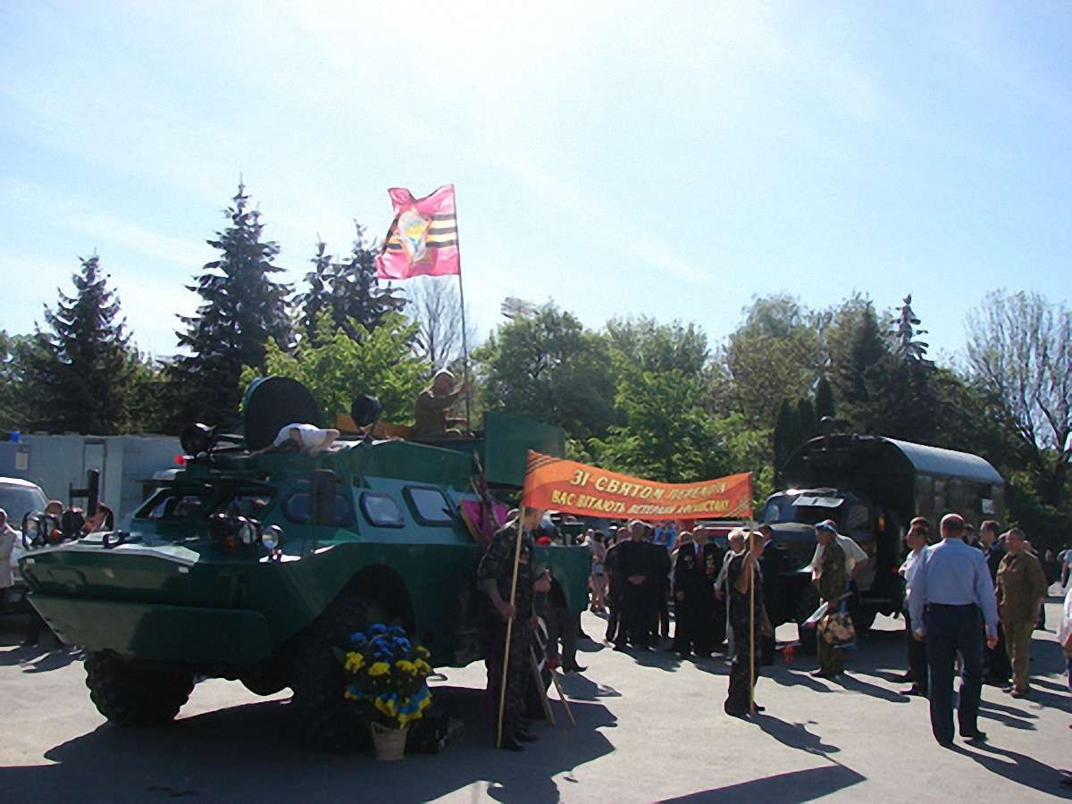 До Пагорбу слави в Тернополі прийшли кілька тисяч городян