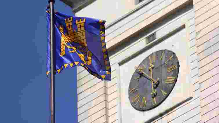 Львову 757 років: На Ратуші урочисто підняли прапор міста