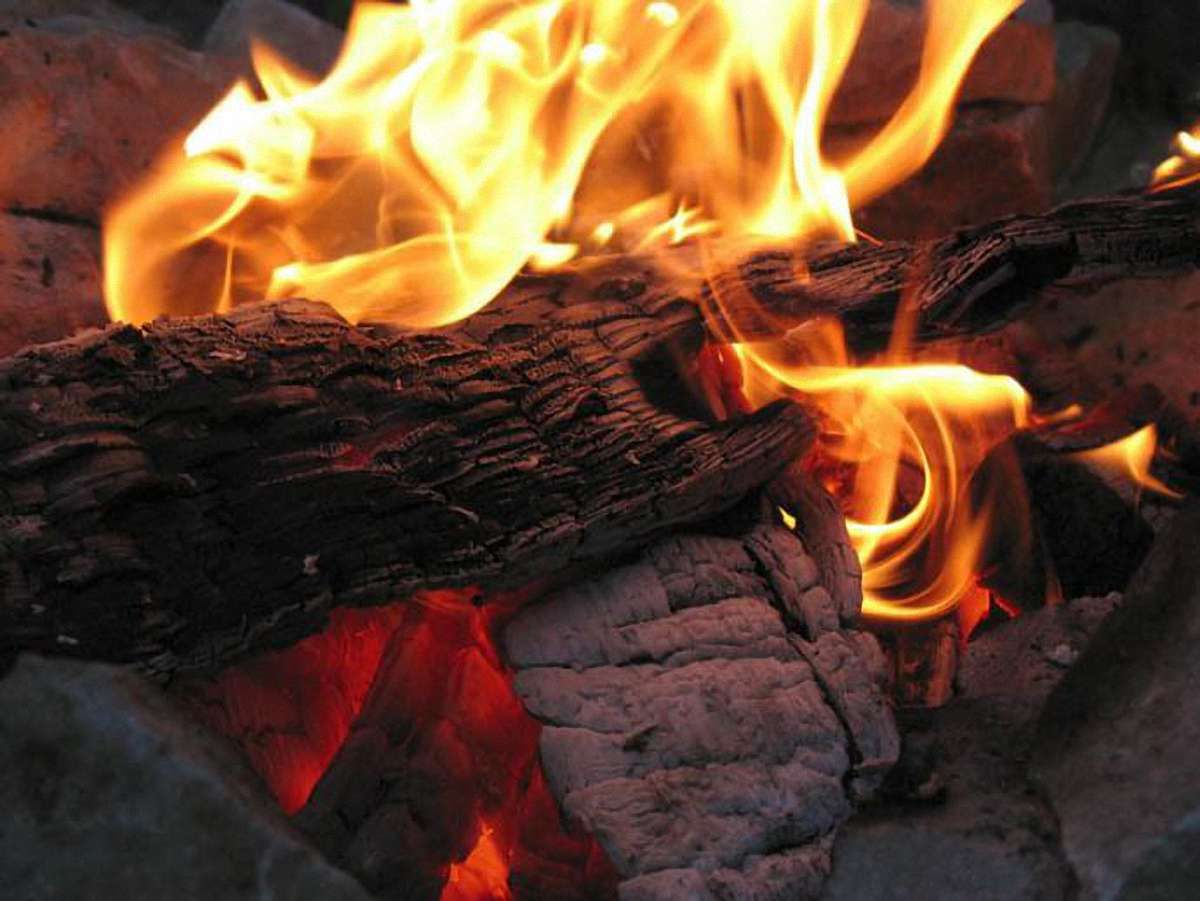 У Миколаєві дворічна дівчинка впала у багаття