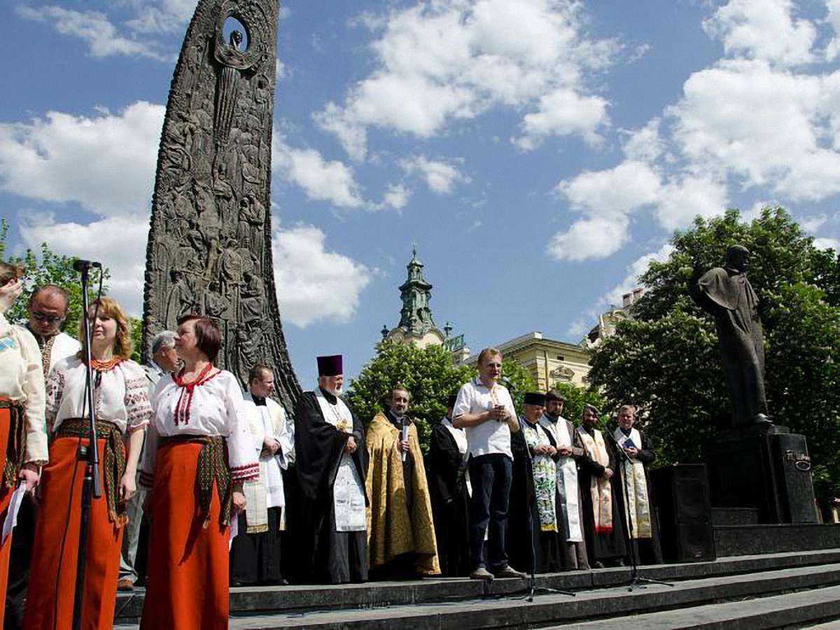Священики усіх конфесій разом помолилися за львів’ян