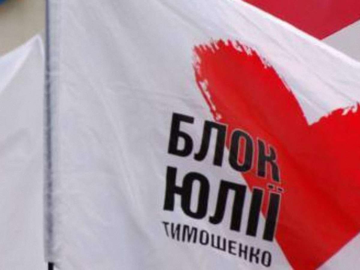 Депутатів, які не голосували за недовіру Азарову, попередили