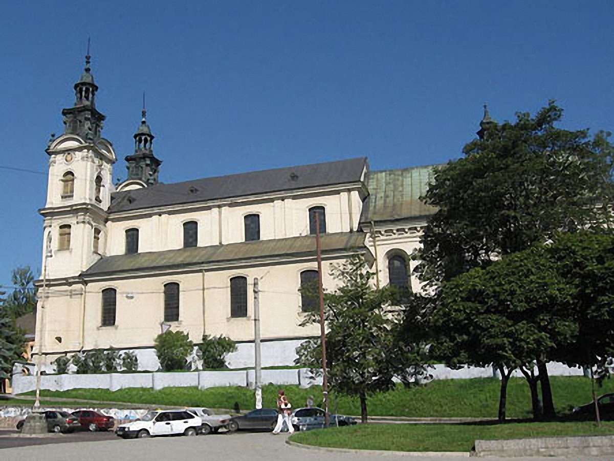 На костелі Марії Магдалини відновили хрест