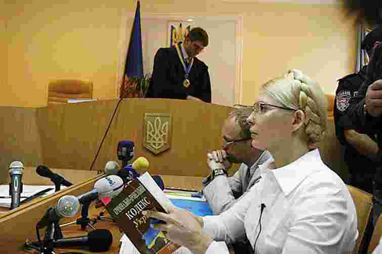 Опозиція вимагає покарати суддів, що посадили Тимошенко і Луценка