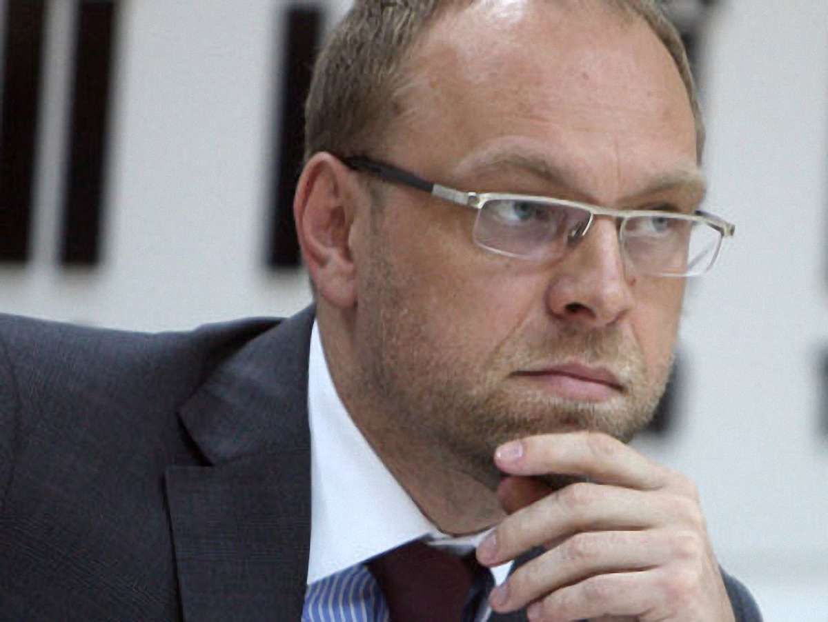 Захист Тимошенко вимагає, щоб Кириченка допитували в Україні