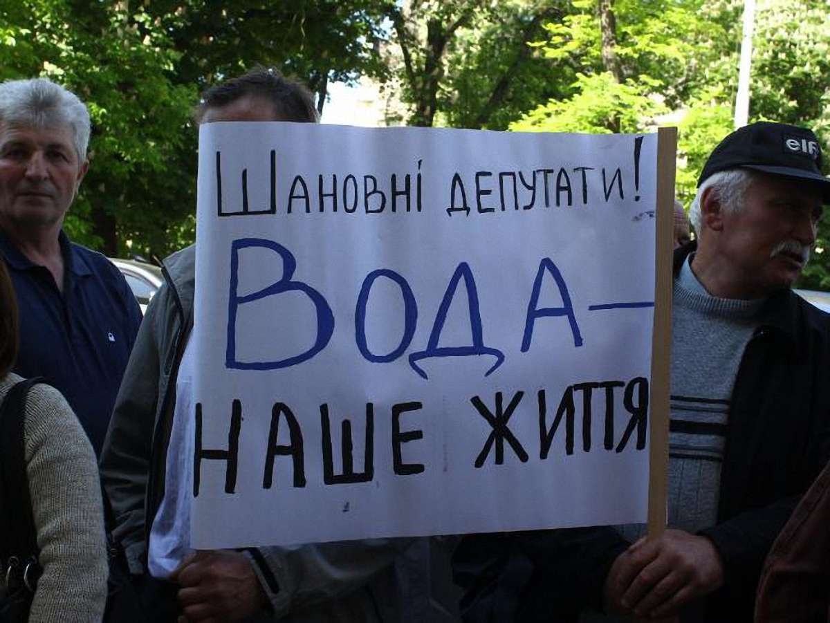 Мешканці Стрийського району пікетують облраду через воду. Фото