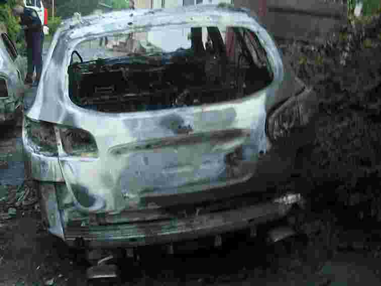 В Ужгороді горіло два легковики