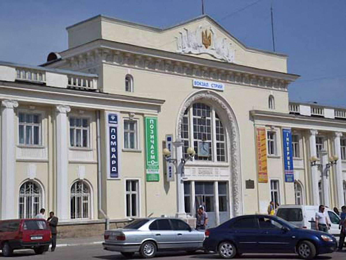У Стрию на залізничному вокзалі шукають вибухівку